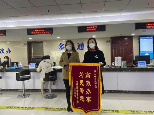 三比一提升 政務(wù)服務(wù)有溫度，企業(yè)點(diǎn)贊贈(zèng)錦旗，網(wǎng)絡(luò)預(yù)約出租汽車(chē)經(jīng)營(yíng)服務(wù)優(yōu)化升級(jí)